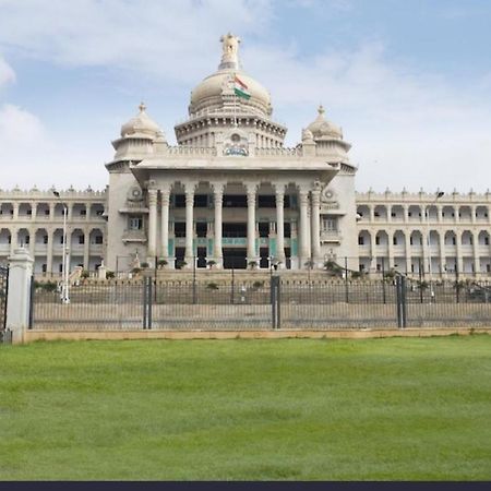 Hotel Savi Inn Bangalore Eksteriør billede